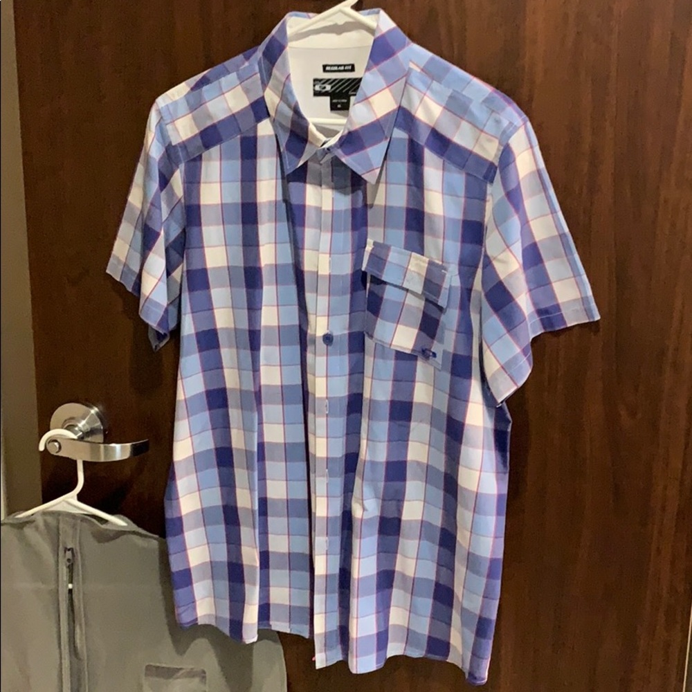 Short sleeve button up